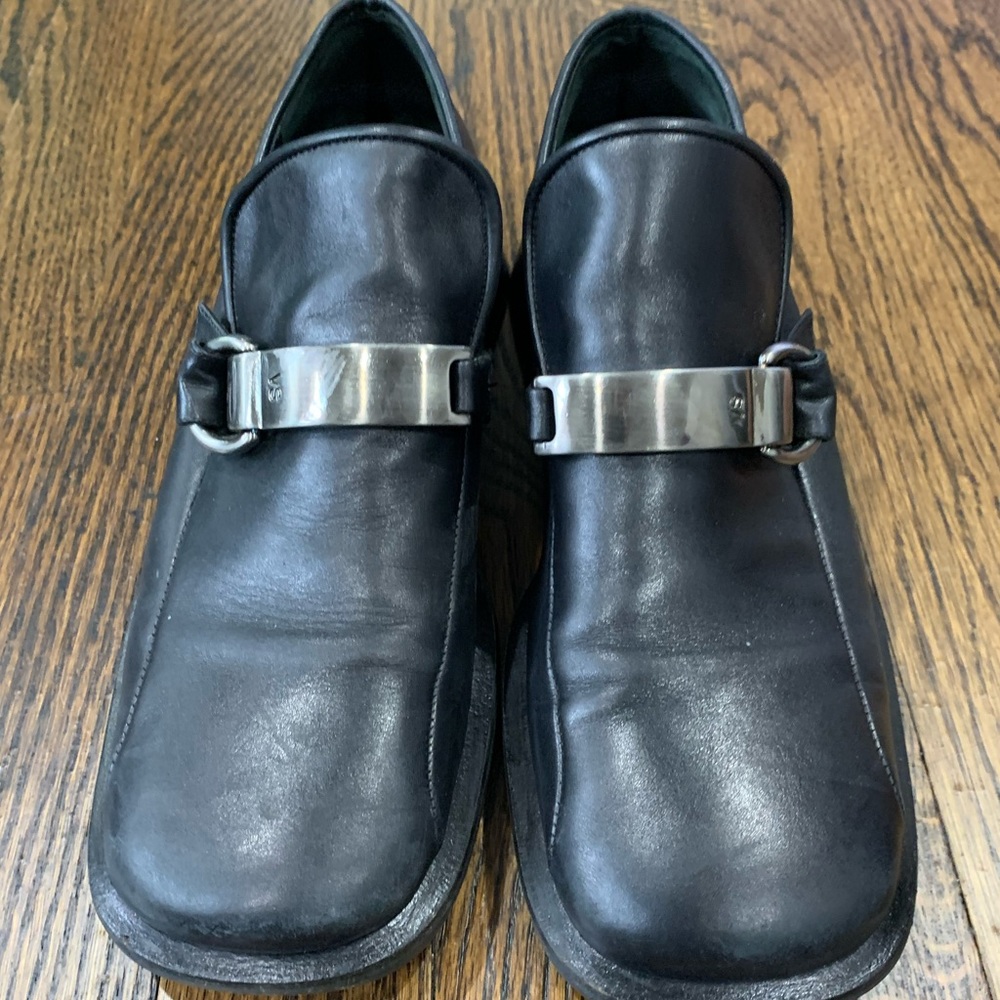 Slightly worn via spiga black loafers